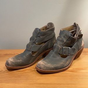 Latigo Distressed Grey short boots